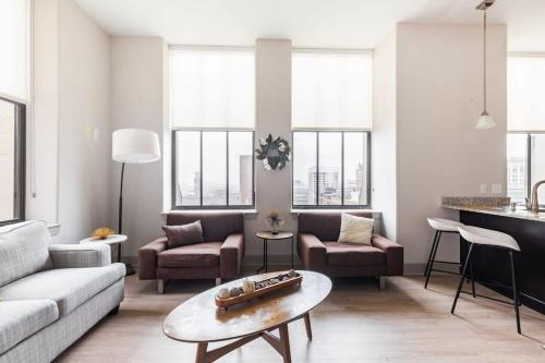 2BR Distinguished Apartment Rooftop Deck & Gym — 4-Star Luxury Hotel in Baltimore, United States