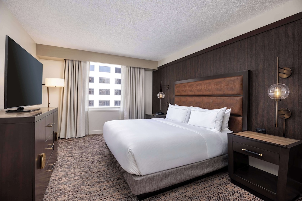 DoubleTree Suites by Hilton Austin Downtown Capitol - photo 9