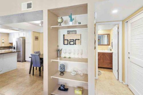 The Cool Cactus Condo with Pool and Jacuzzi — 4-Star Luxury Hotel in Tempe, United States