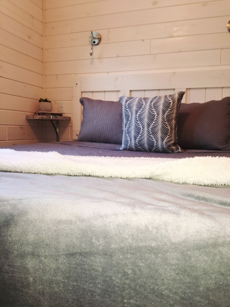 Waterfront Two Bedroom Cabin #15 on the Lake at Long Cove Resort by Redawning - photo 3
