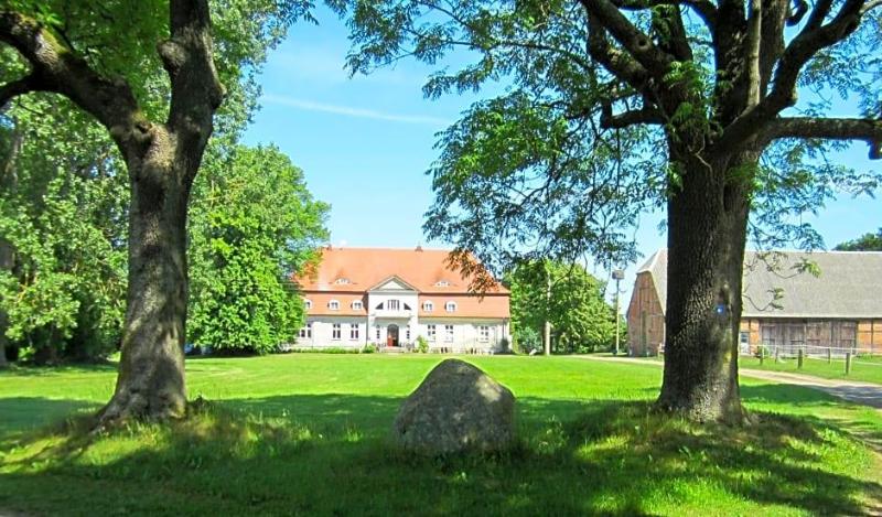 Landhotel Gut Zarrentin — hotel in Zarrentin