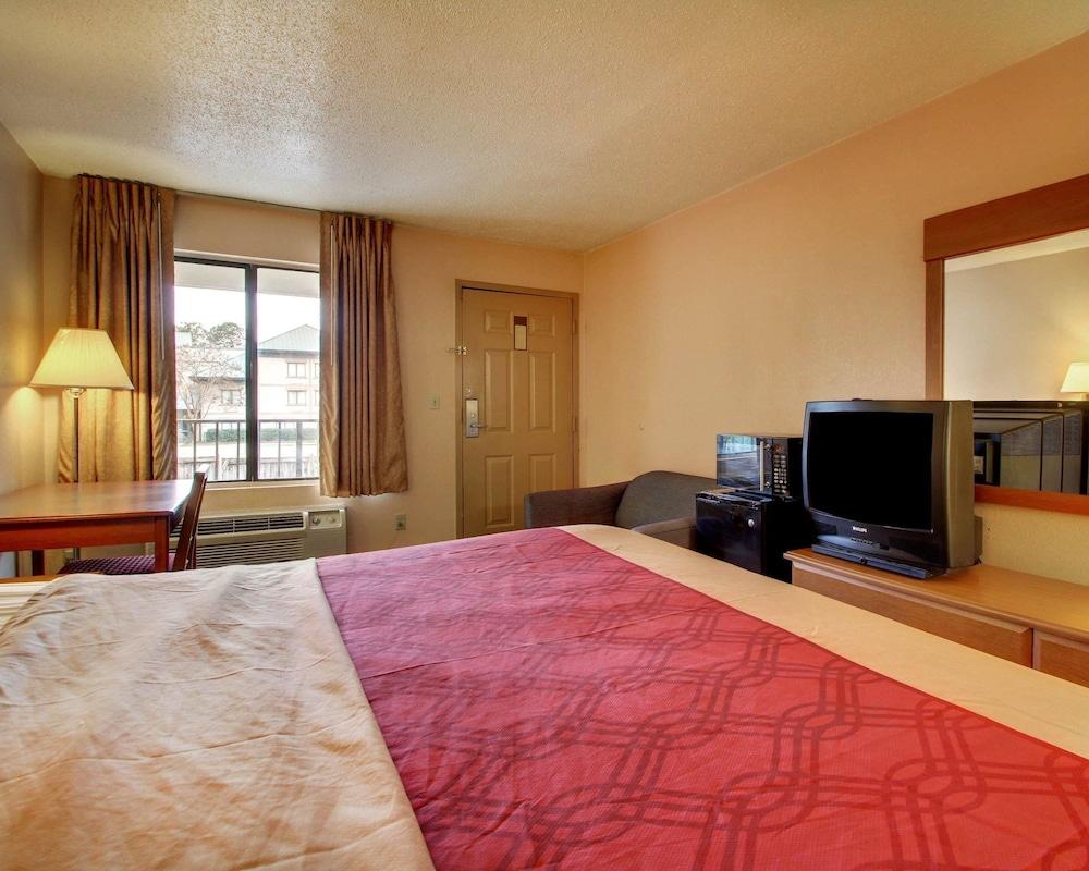 Econo Lodge North Suburbs - photo 14