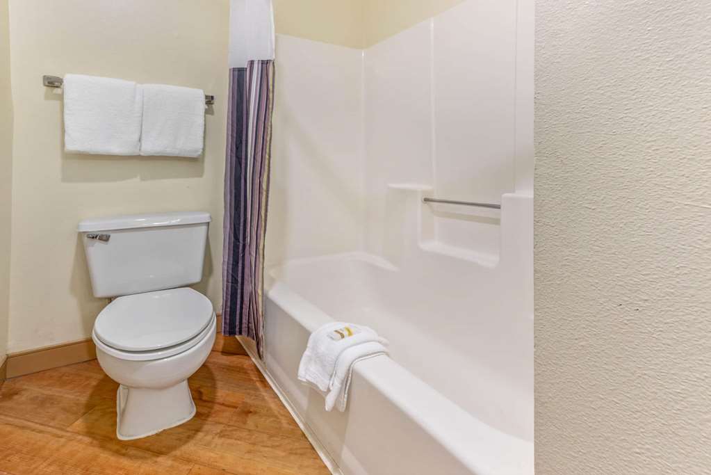La Quinta Inn & Suites by Wyndham Tampa Brandon West - photo 39