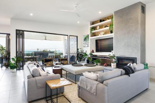 Moffat Beach Modern Oasis with Pool — Caloundra — photo 4