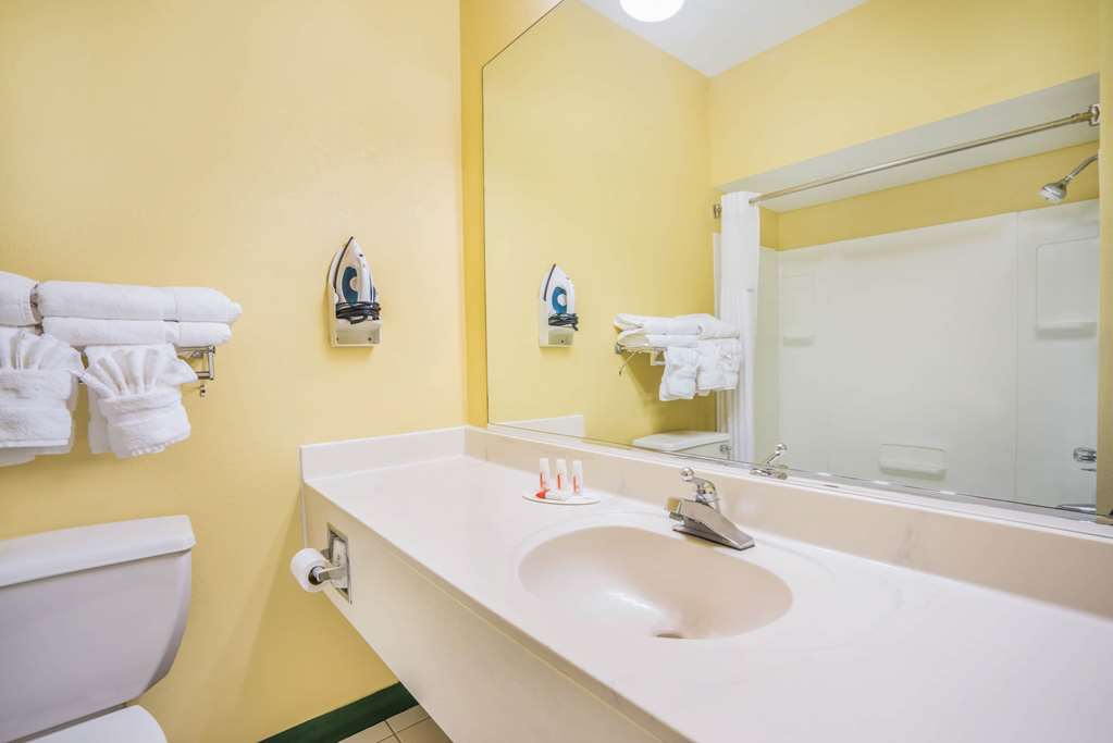 Baymont by Wyndham Warrenton - photo 9