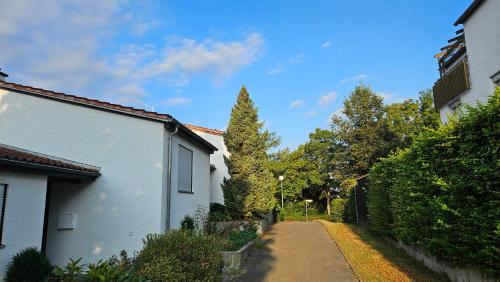 Ferienzimmer bei Thomas Gemütliches Schlaf und Wohnzimmer mit modernem Bad in Ulm, Germany