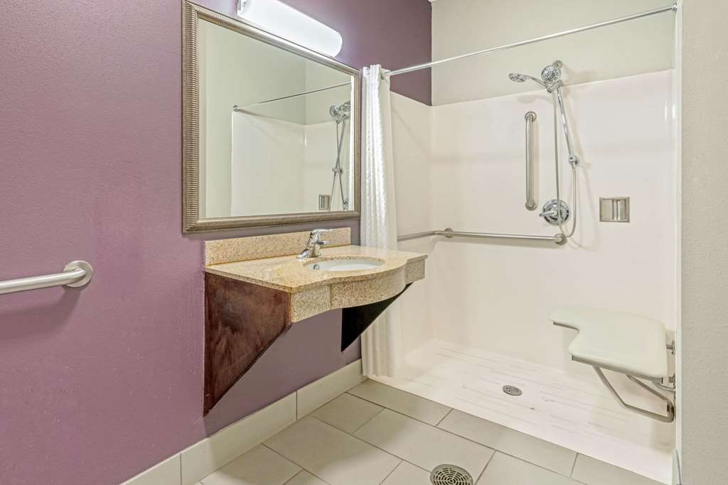 La Quinta Inn & Suites by Wyndham Oklahoma City Yukon - photo 6