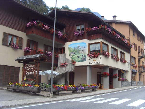 Hotel Corona — hotel in Branzi