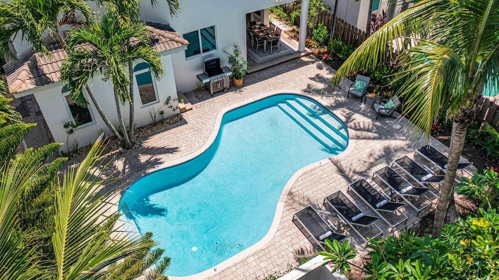 Steps from the Beach Heated Pool Sun Key Game room RESlDENCES - photo 2