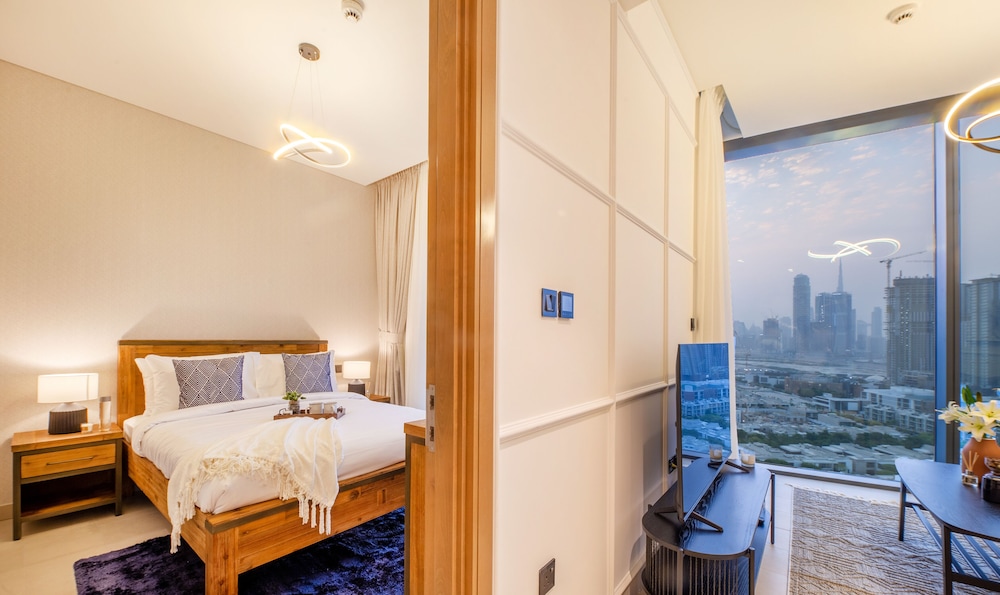 Manzil Sleek 1BR nr Downtown w Burj views — 4-Star Luxury Hotel in Dubai, United Arab Emirates
