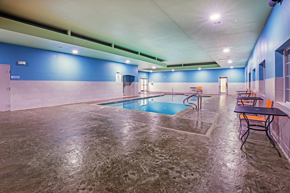 Holiday Inn Express Hotel & Suites Jenks by IHG - photo 18