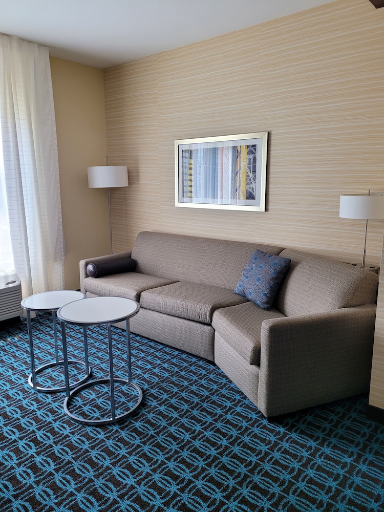Fairfield Inn & Suites by Marriott Butte - photo 14