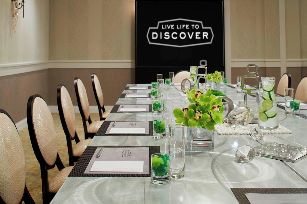 The Del Monte Lodge Renaissance Rochester Hotel & Spa - photo 81