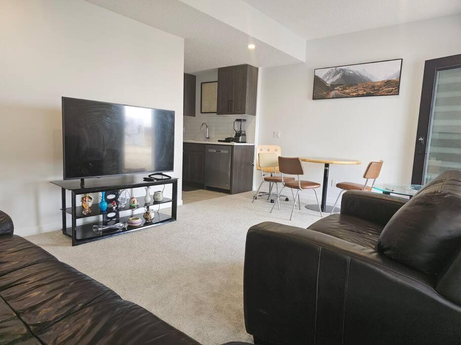 Praise bethel Homely walkout legal basement in YYC — 4-Star Luxury Hotel in Calgary, Canada