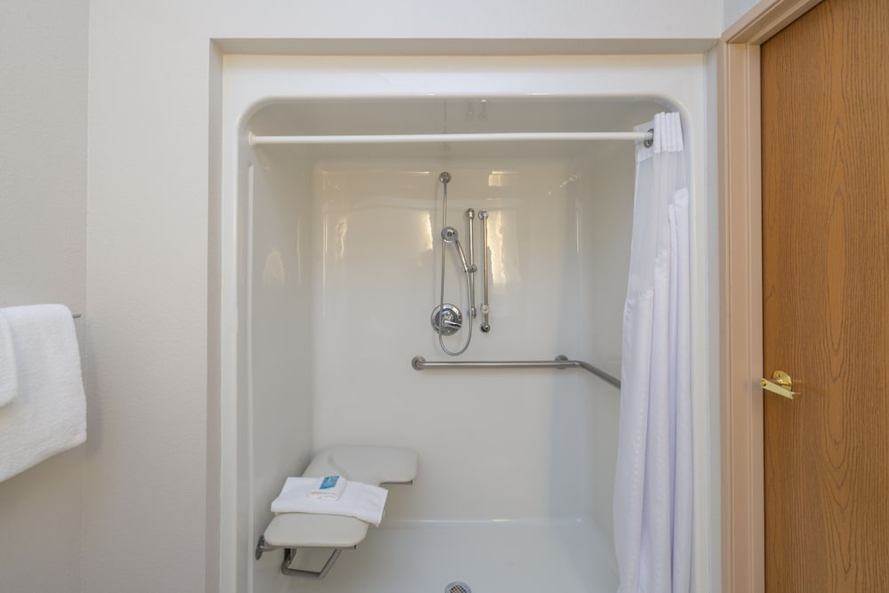 Holiday Inn Express Howe by IHG - photo 19