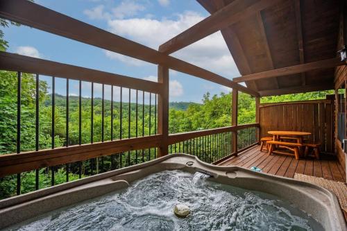 View Location Hot Tub Pool Table 3 Fireplaces — 4-Star Luxury Hotel in Sevierville, United States