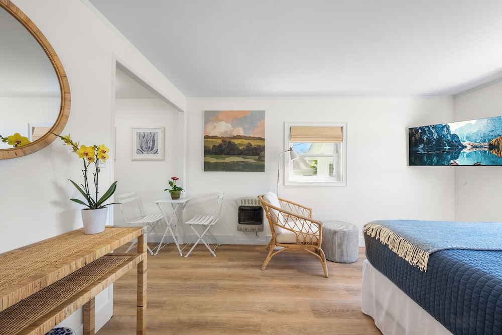 Marina Bay Cottages — Waterford