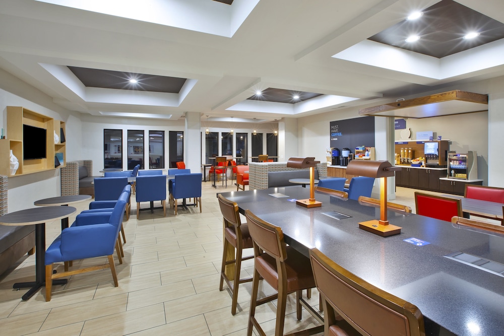 Holiday Inn Express Hotel & Suites Niles by IHG - photo 32