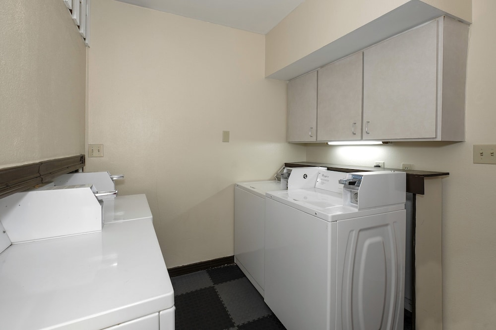 Red Roof Inn & Suites Jacksonville NC - photo 36