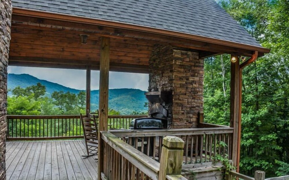 Dream Catcher — 4-Star Luxury Hotel in Morganton, United States