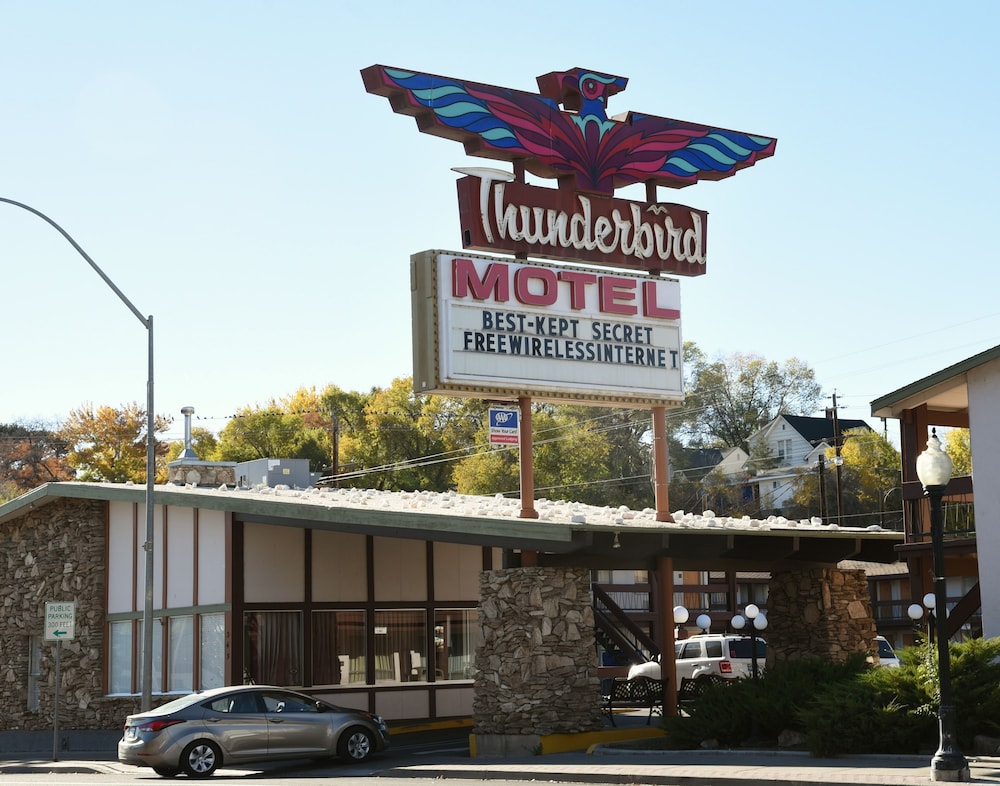 Thunderbird Motel - carbon neutral hotel in Elko