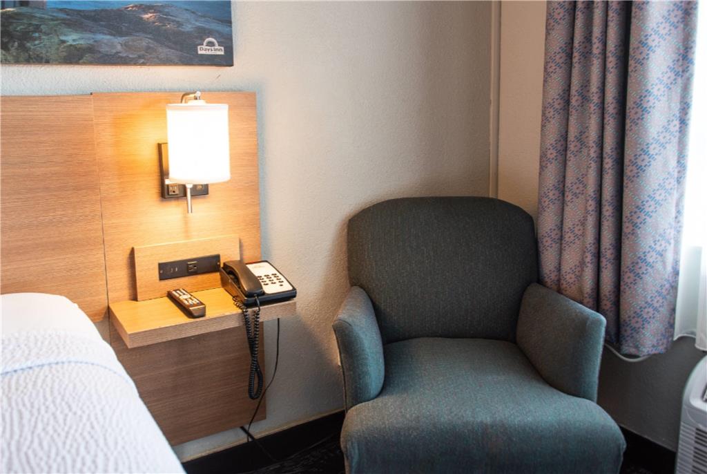 Days Inn by Wyndham Troy - photo 16