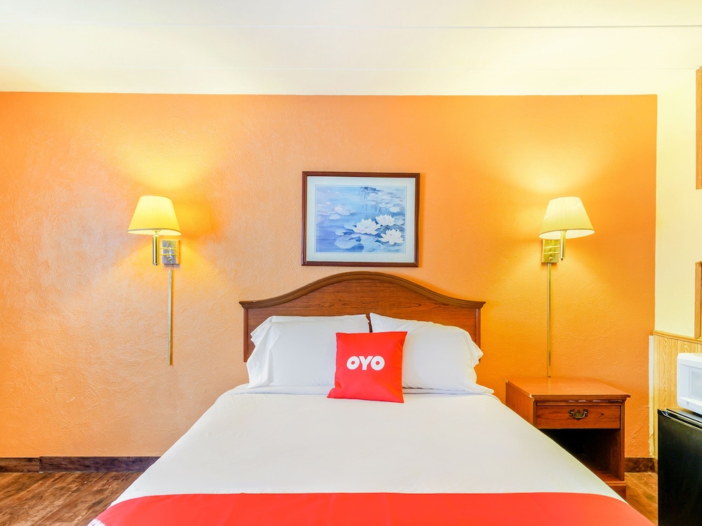 OYO Hotel Downtown Peoria I 74 - photo 4