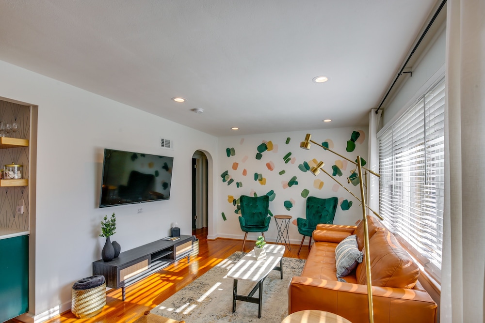 Dreamy St Charles Retreat W Furnished Patio — Saint Charles