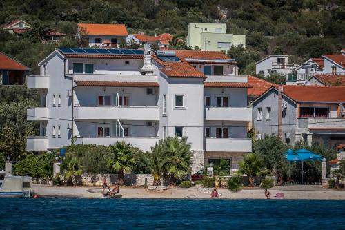 Villa Albatros — 4-Star Luxury Hotel in Marina, Croatia