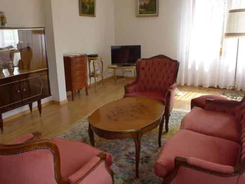 Holiday Home 5 chemin de la Pralay by Interhome — 4-Star Luxury Hotel in Bellevue, Switzerland