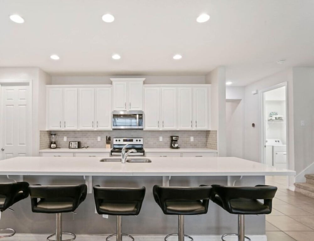 9 Bed 6.5 Bath Solara Resort 9 Bedroom Home by RedAwning - photo 10