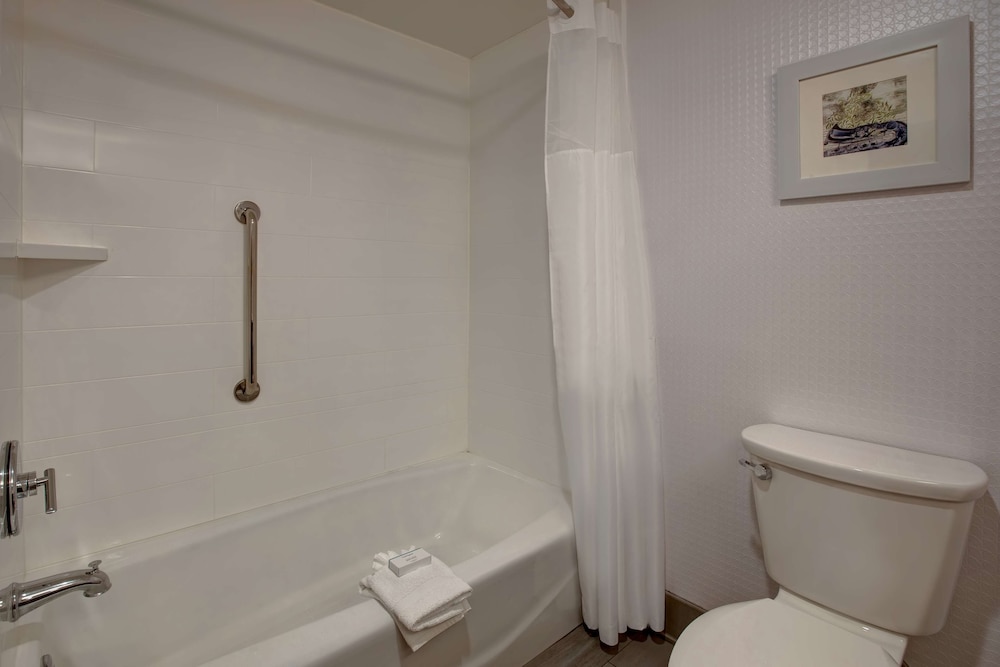 Hampton Inn Olive Branch - photo 27
