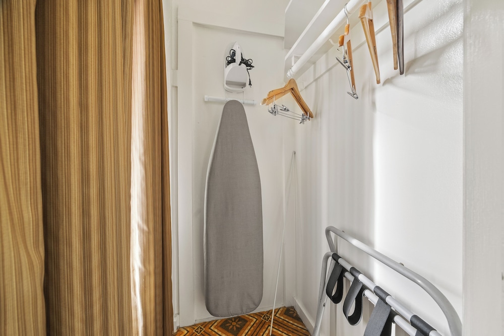 Embassy Hotel - photo 36