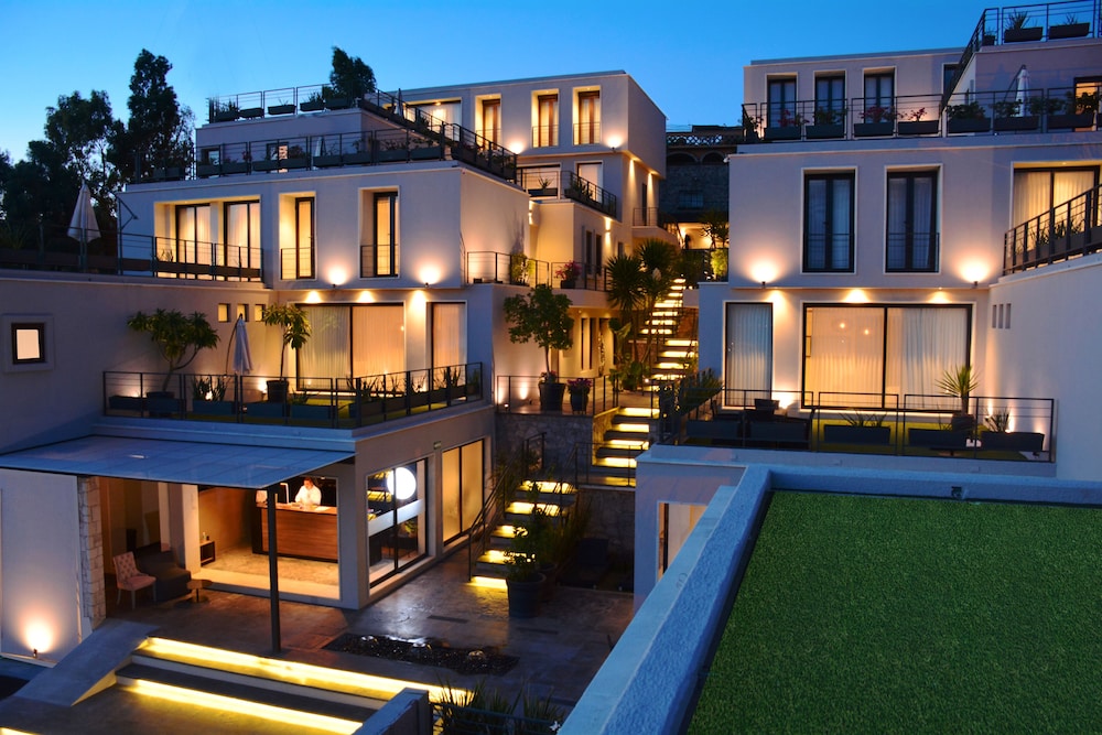 Ilo Rojo San Miguel De Allende Curamoria Collection in San Miguel De Allende, Mexico