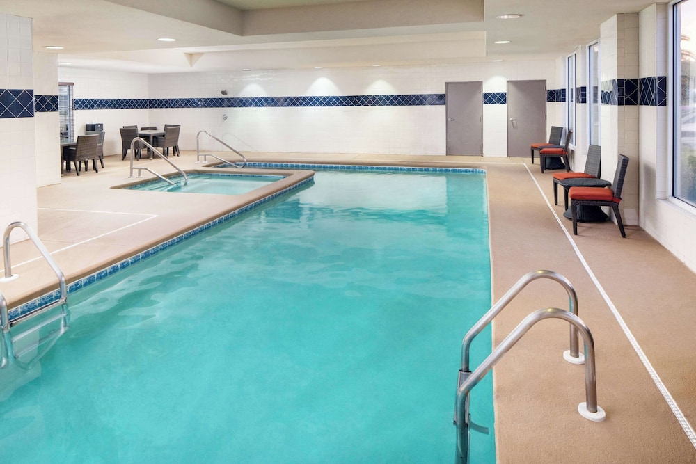 Hampton Inn & Suites Savannah I 95 South Gateway - photo 16