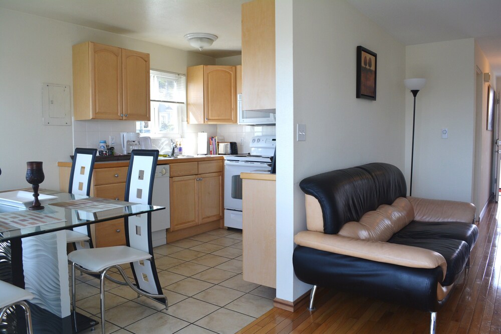 Sunny Westlake Suites by Metro - photo 45