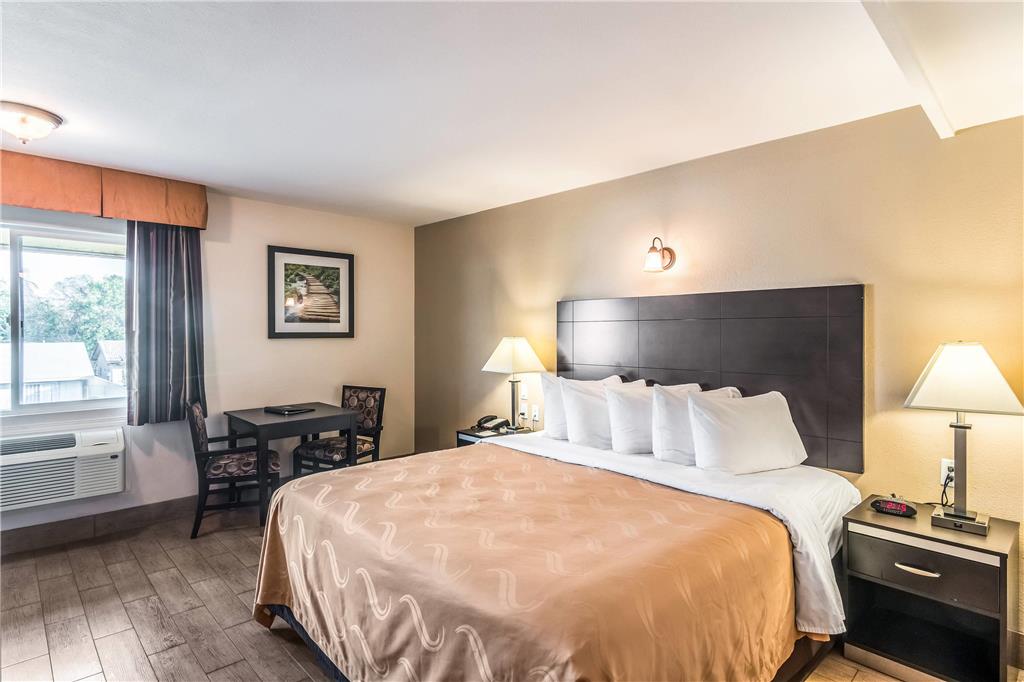 Quality Inn & Suites near Downtown Bakersfield - photo 10