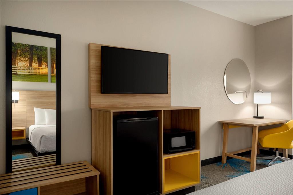 Days Inn & Suites by Wyndham Prattville Montgomery - photo 19