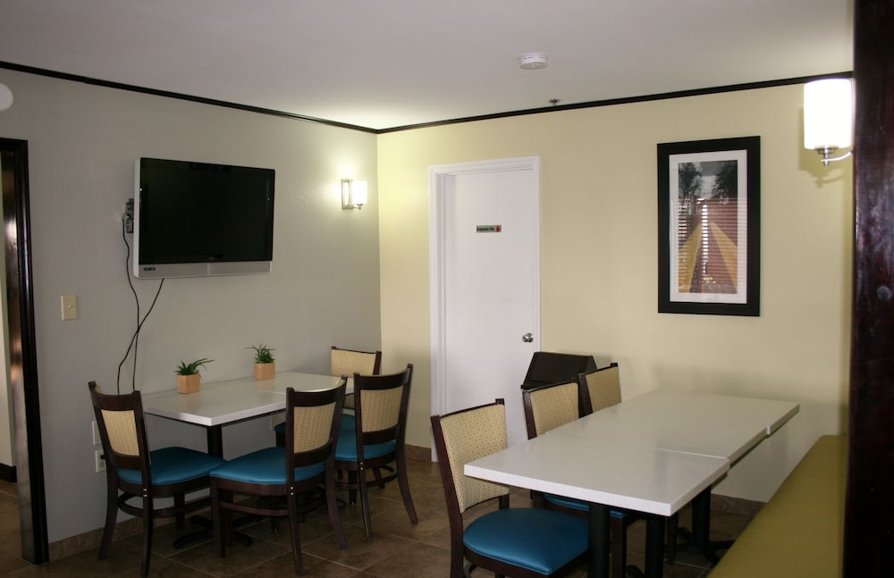 Bristol Arcadia Inn - photo 32