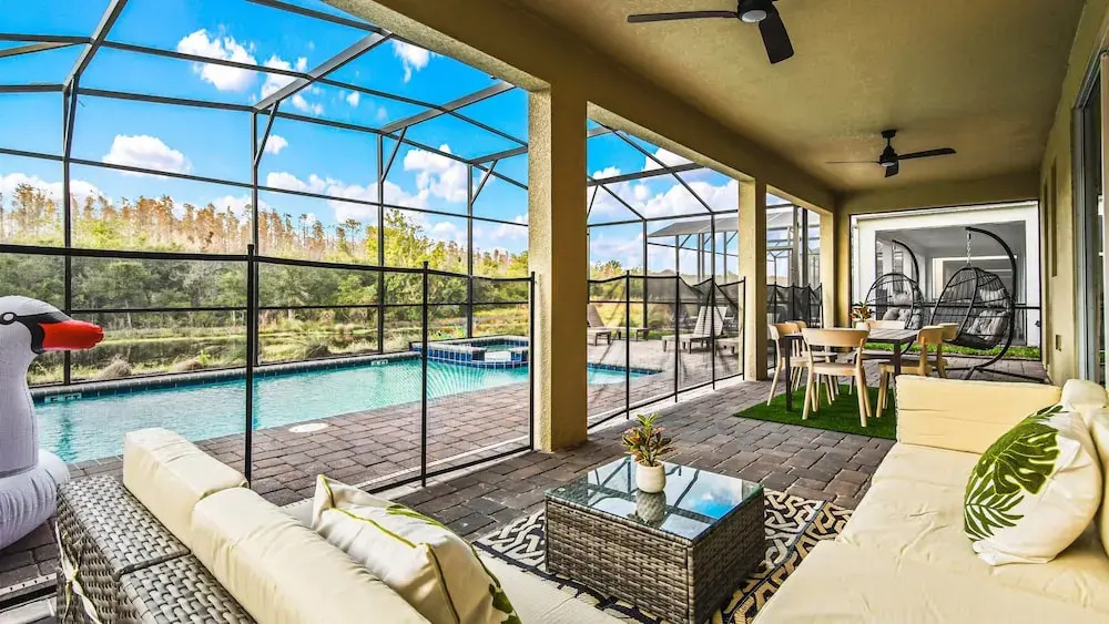 Themed Rooms & Pool in Storey Lake Resort - photo 8