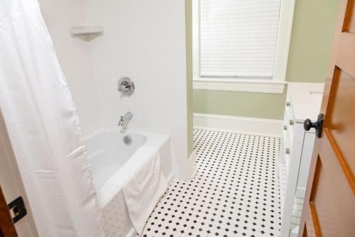 The Winona House Boutique Hotel Near Downtown - photo 70