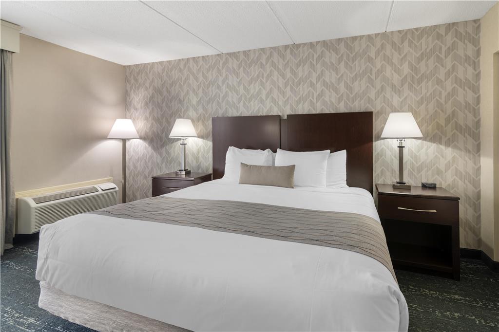 Best Western Plus Keene Hotel - photo 32