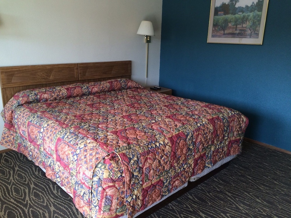 Silver Sands Motel - photo 4