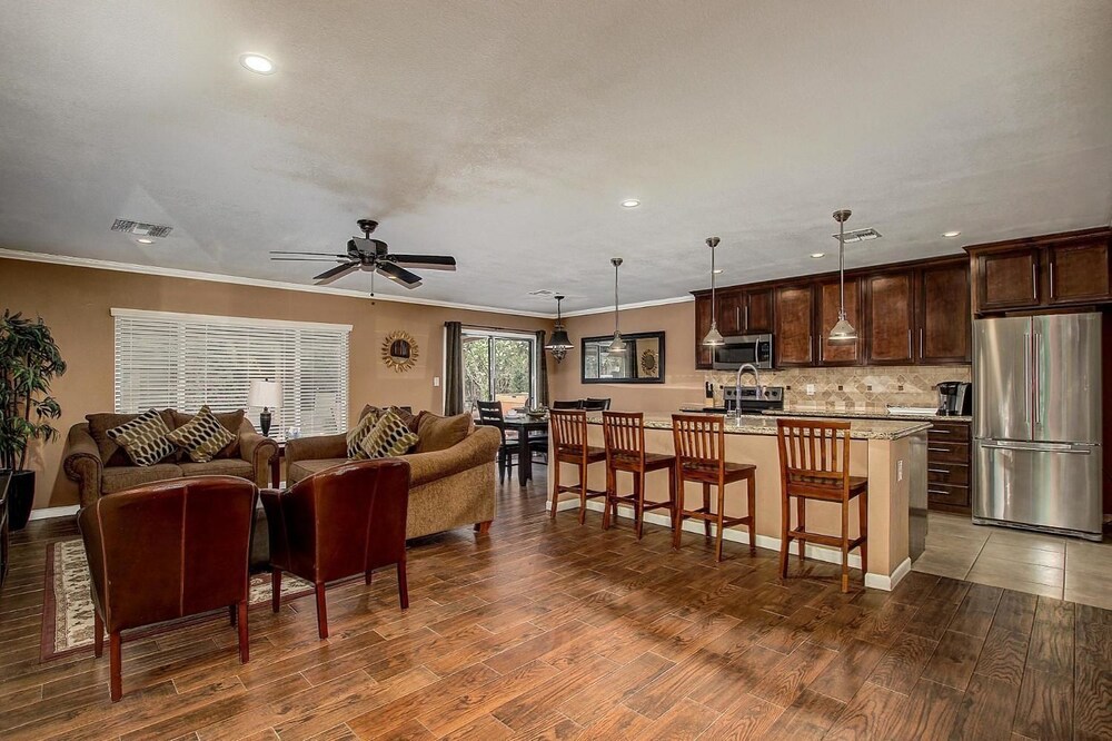 SLS Verde Luxury Estate with FREE Heated Pool Spa Pool Table & Muc - photo 13