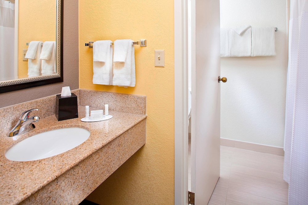 Courtyard by Marriott Miami Airport West Doral - photo 12