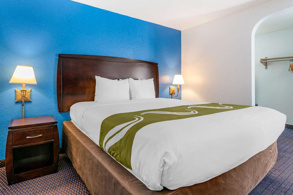 Quality Inn Sarasota North Near Lido Key Beach - photo 32