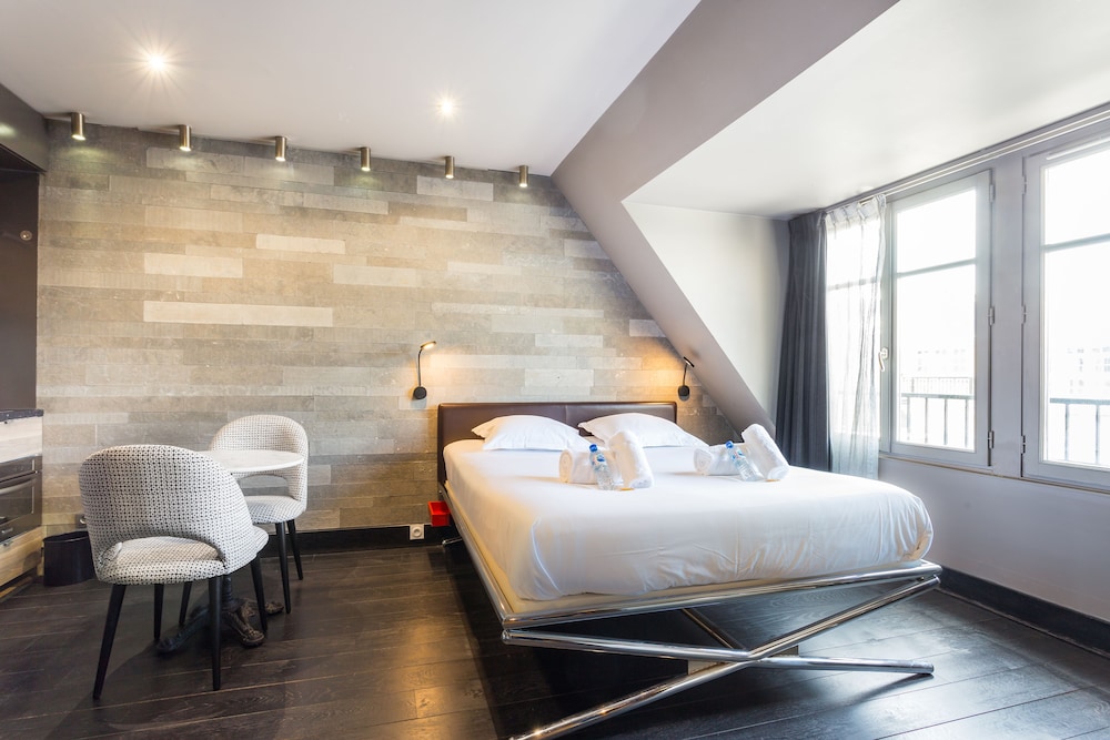 Cmg Tour Eiffel — 4-Star Luxury Hotel in Paris, France