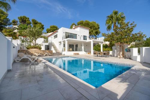 Graham Holiday Rentals Magnolia — 4-Star Luxury Hotel in Moraira, Spain