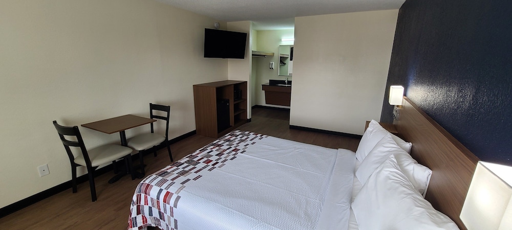 Red Roof Inn Byron - photo 10