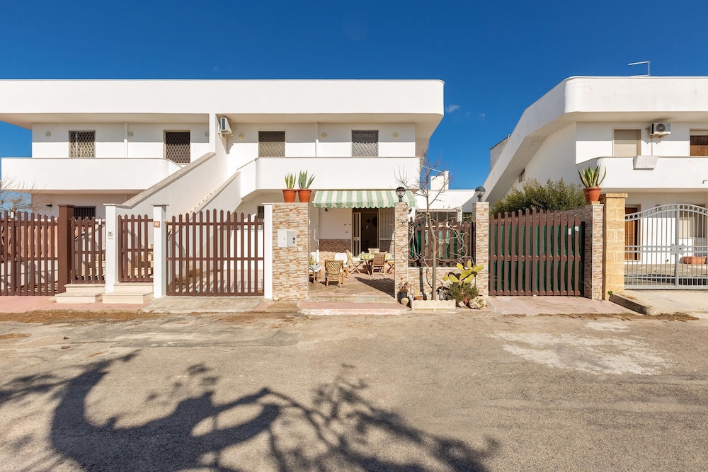 1867 Villetta Bianca Gioiosa in Porto Cesareo, Italy